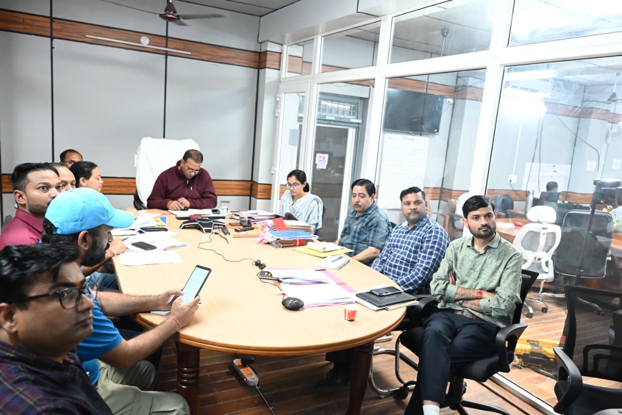 डीएम प्रशांत आर्य ने धराली, हर्षिल स्यानाचट्टी प्रभावित क्षेत्रों में चल रहे राहत कार्यों की जानकारी दी